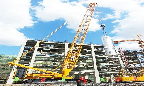 QUY650 Crawler Crane