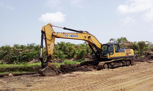 Large-Tonnage Excavators