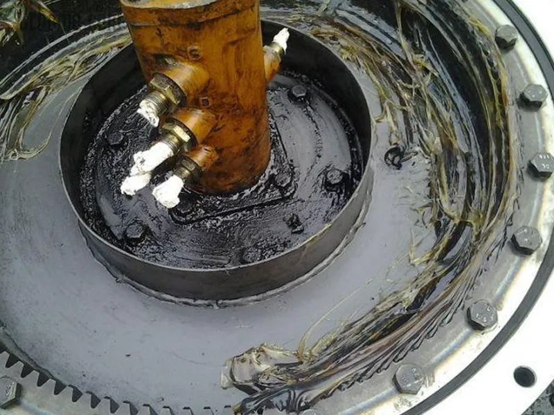 XCMG slewing bearing grease application